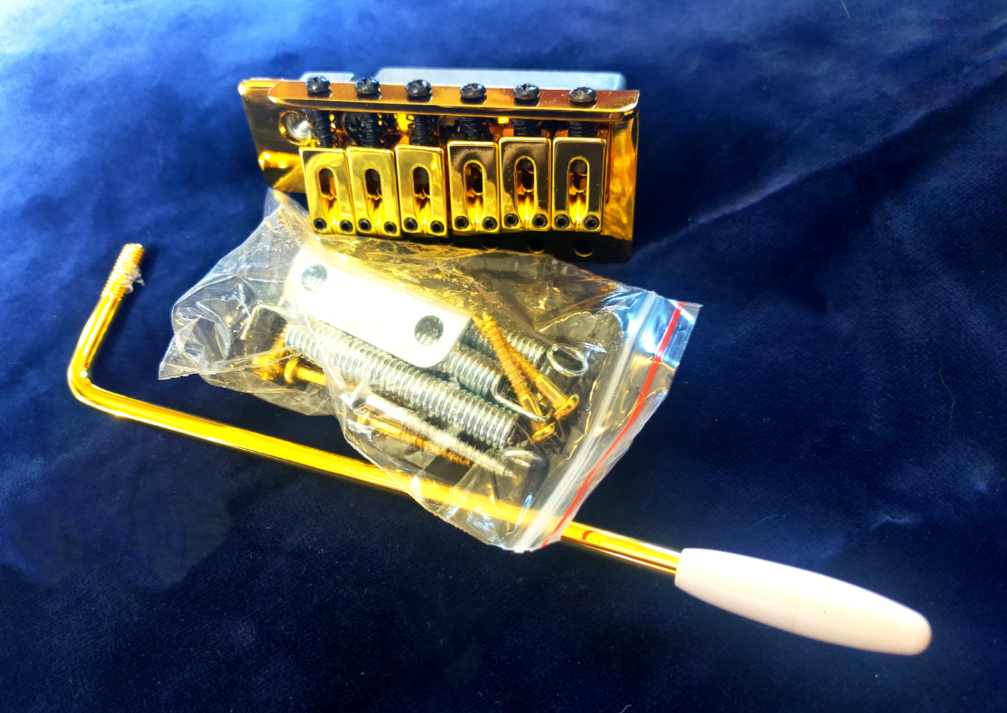 Full gold Stratocaster tremolo bridge kit